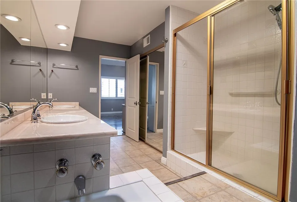 5401 Zelzah #115 Encino, CA 91316
