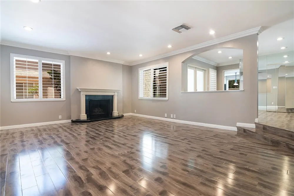 5401 Zelzah #115 Encino, CA 91316