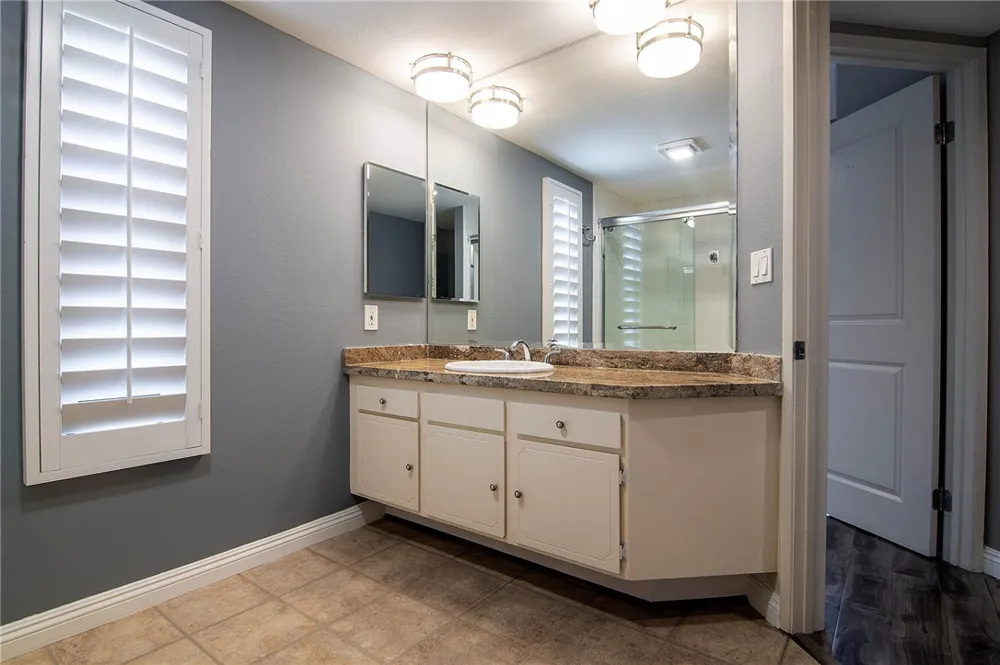 5401 Zelzah #115 Encino, CA 91316