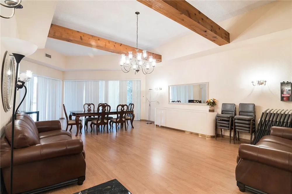 5401 Zelzah #115 Encino, CA 91316