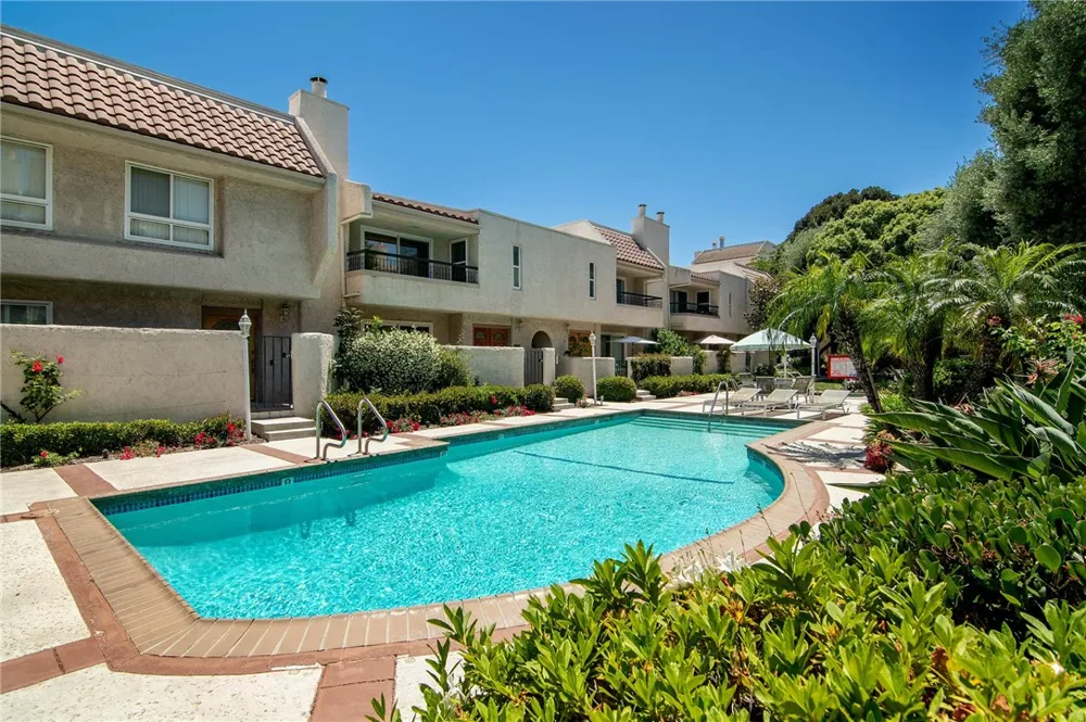 5401 Zelzah #115 Encino, CA 91316