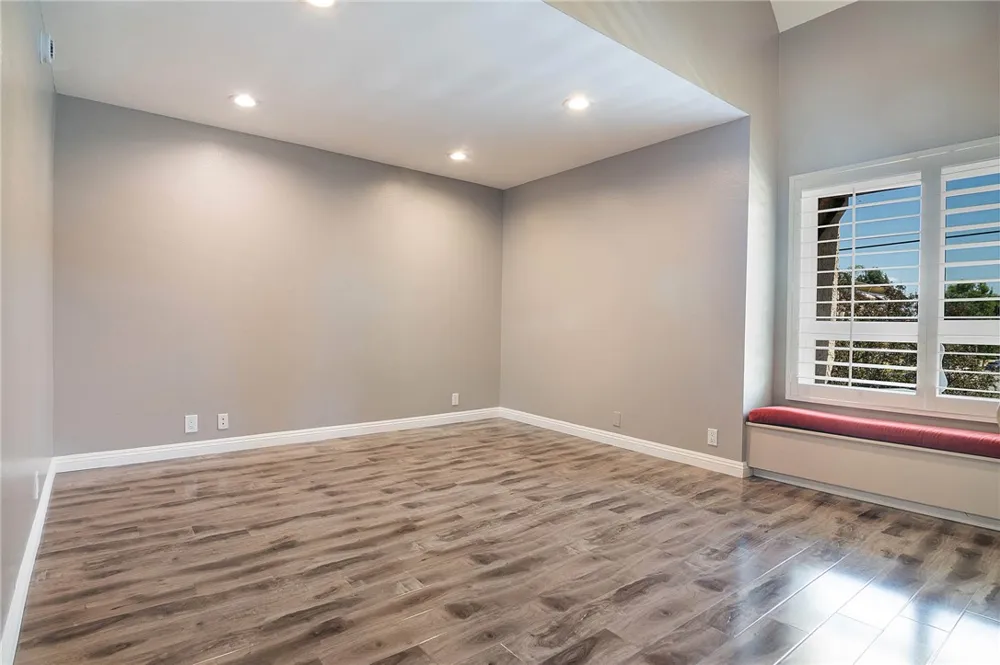 5401 Zelzah #115 Encino, CA 91316