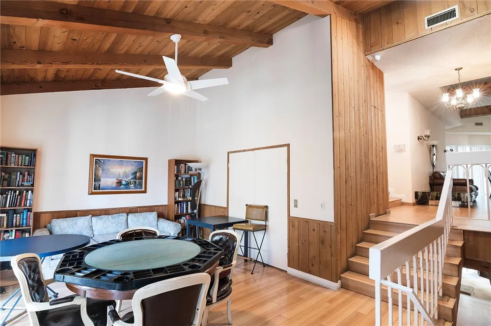 5401 Zelzah #115 Encino, CA 91316