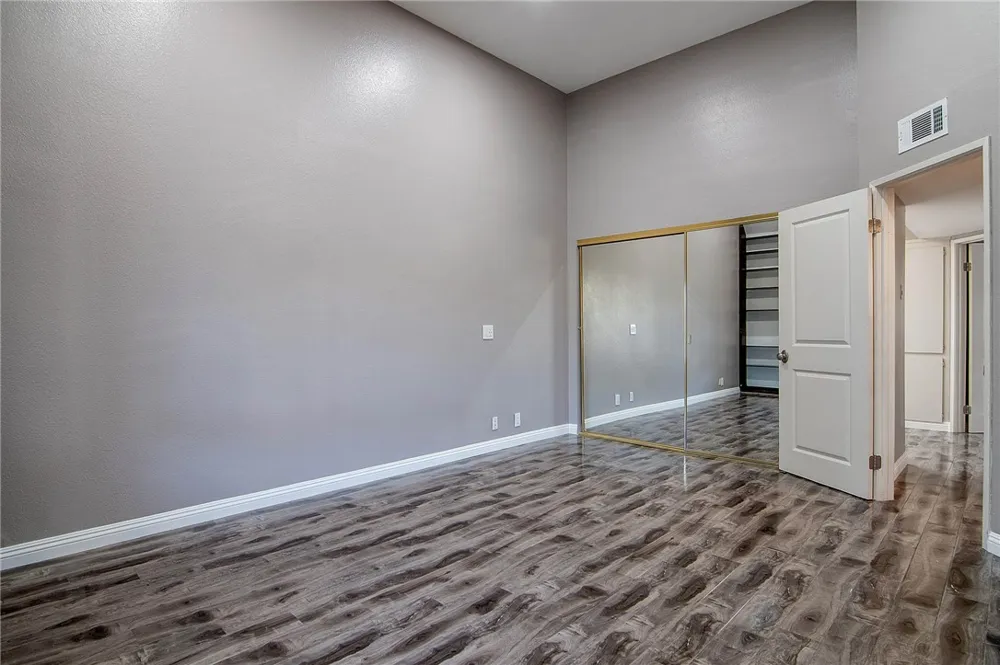 5401 Zelzah #115 Encino, CA 91316