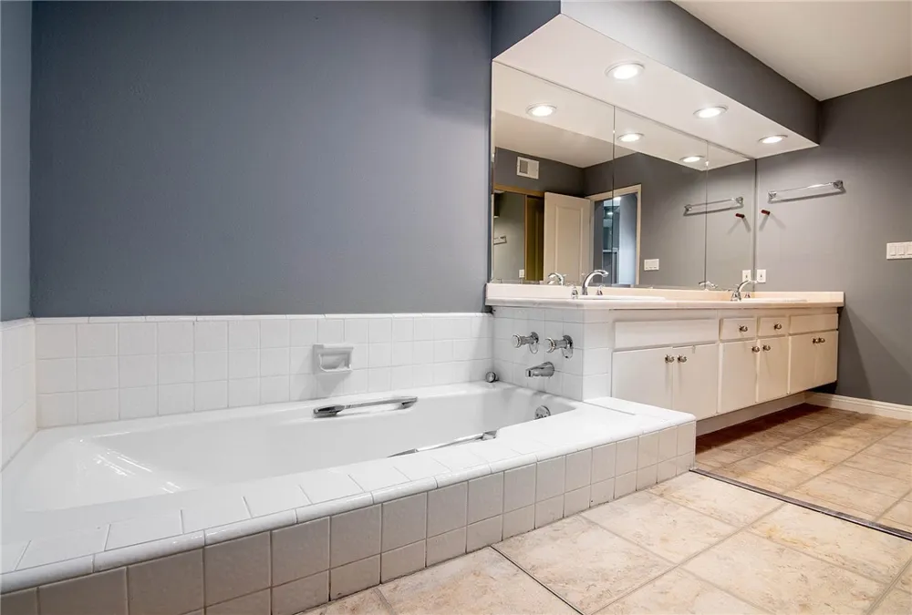 5401 Zelzah #115 Encino, CA 91316