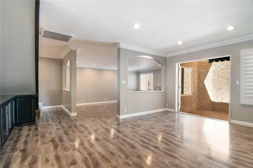 5401 Zelzah #115 Encino, CA 91316