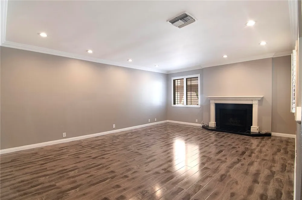 5401 Zelzah #115 Encino, CA 91316