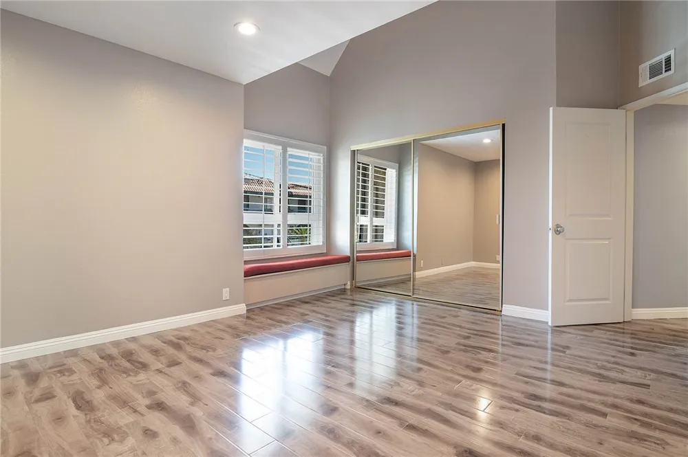 5401 Zelzah #115 Encino, CA 91316