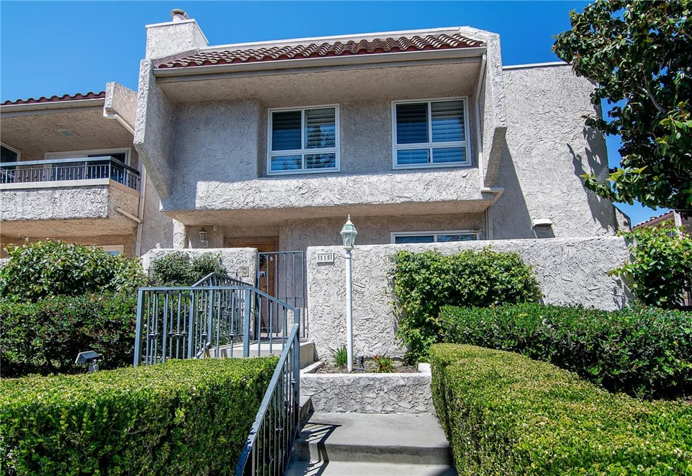 5401 Zelzah #115 Encino, CA 91316