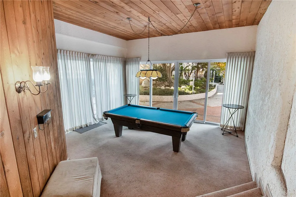 5401 Zelzah #115 Encino, CA 91316