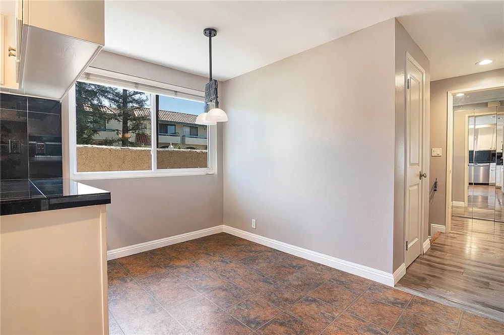 5401 Zelzah #115 Encino, CA 91316