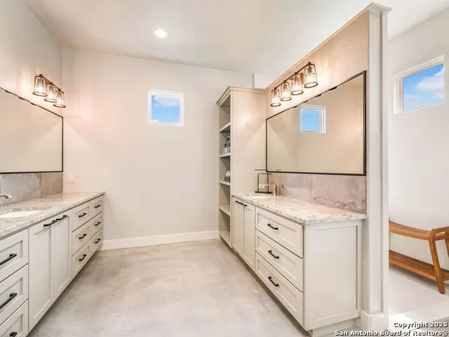 497 Cypress Falls Utopia, TX 78884