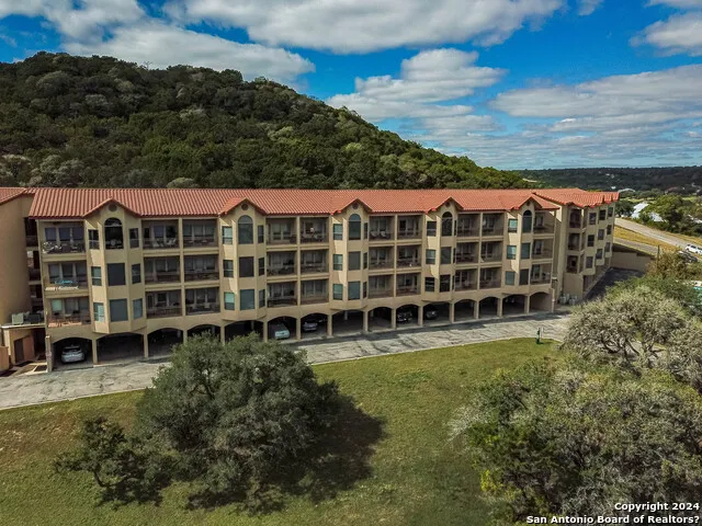 20 Tapatio Dr E #202 Boerne, TX 78006