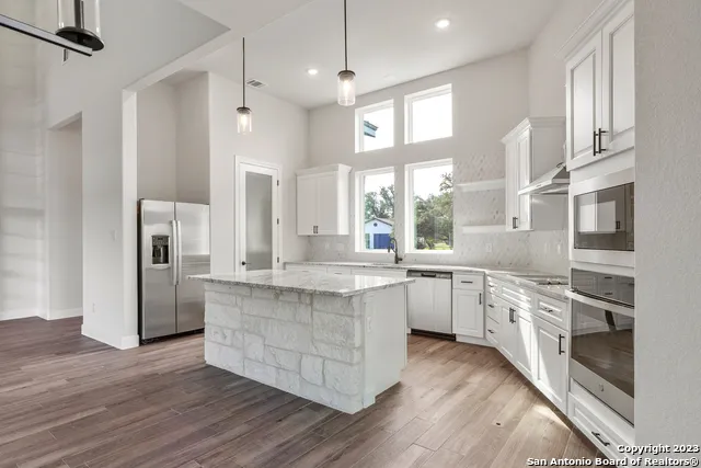 118 Cap Rock Horseshoe Bay, TX 78657