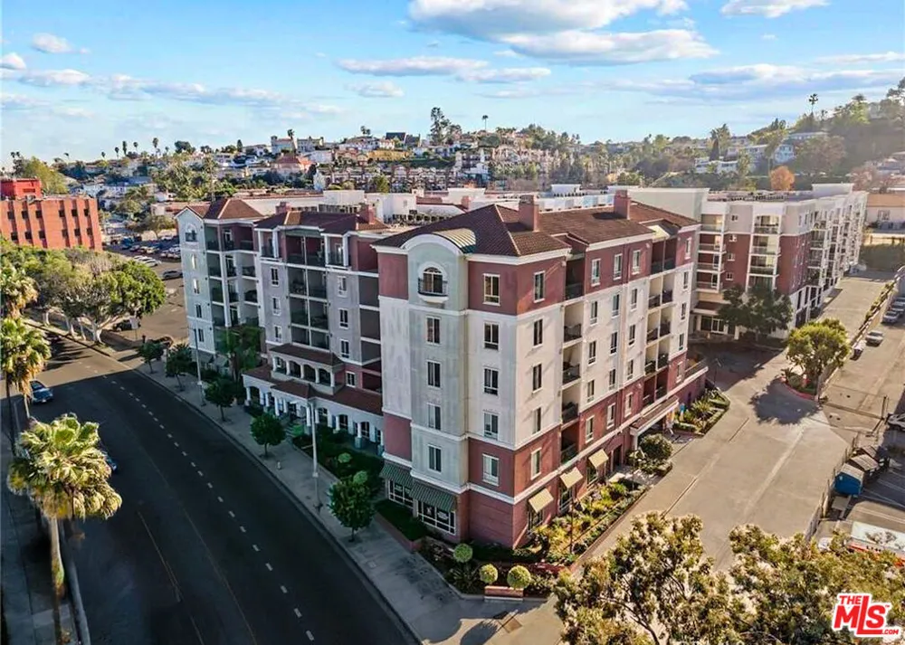 3750 W Santa Rosalia Drive #214 Los Angeles, CA 90008