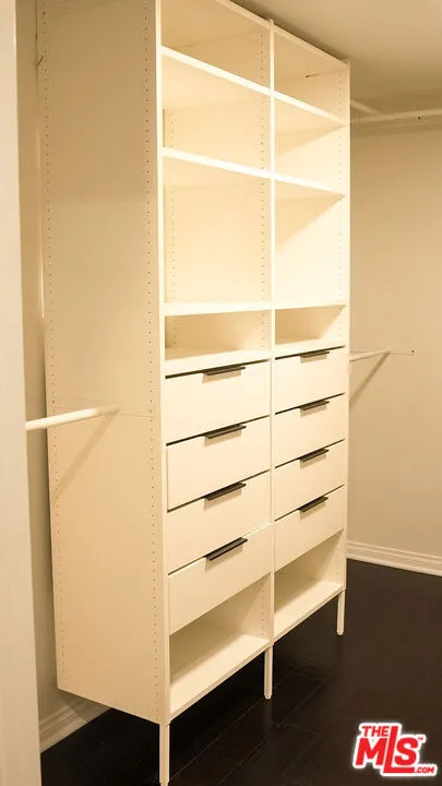 3750 W Santa Rosalia Drive #214 Los Angeles, CA 90008