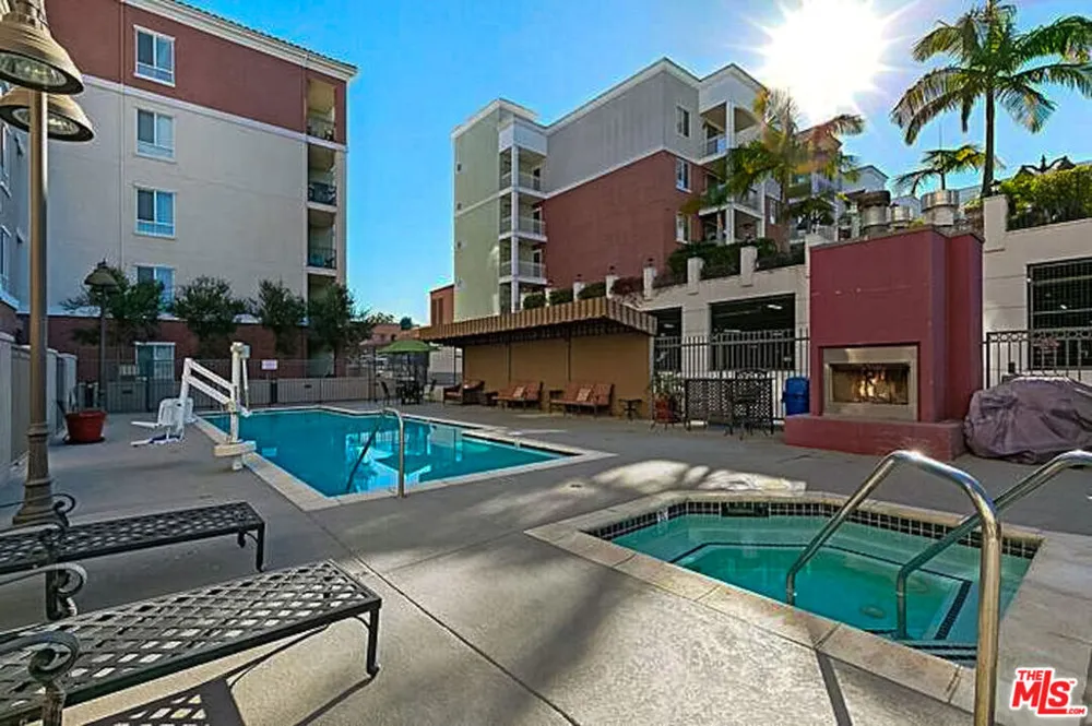 3750 W Santa Rosalia Drive #214 Los Angeles, CA 90008