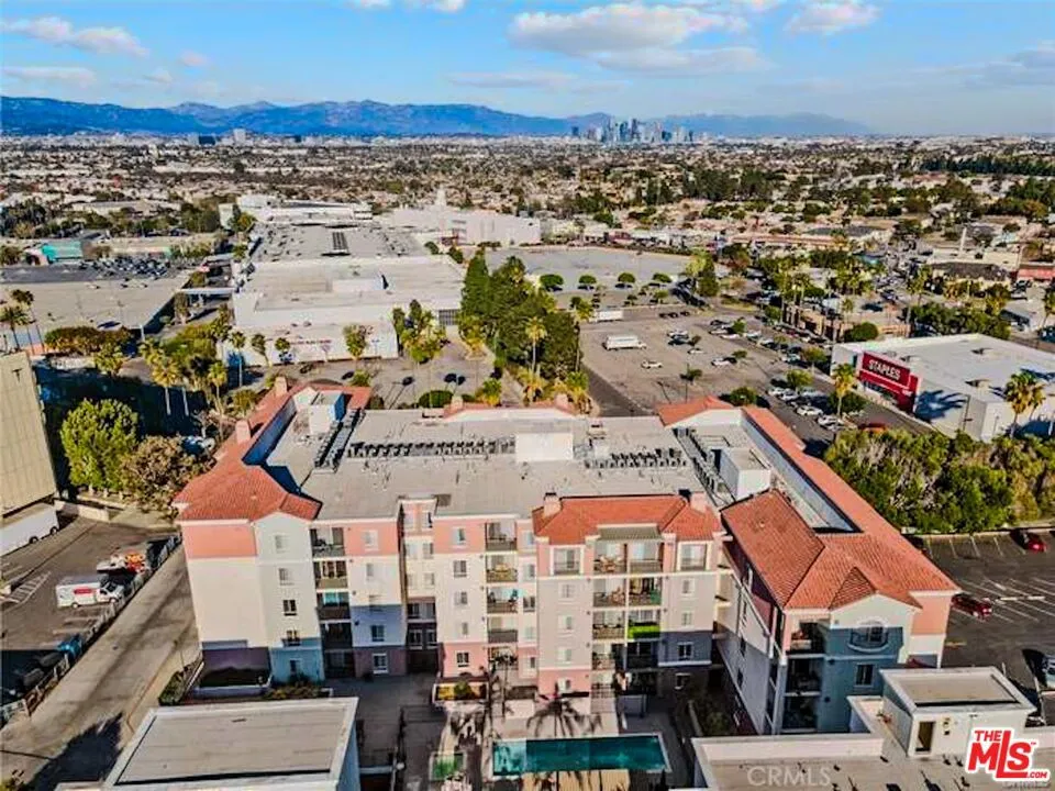 3750 W Santa Rosalia Drive #214 Los Angeles, CA 90008