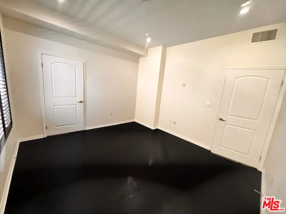 3750 W Santa Rosalia Drive #214 Los Angeles, CA 90008