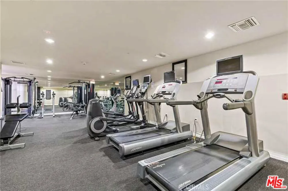 3750 W Santa Rosalia Drive #214 Los Angeles, CA 90008