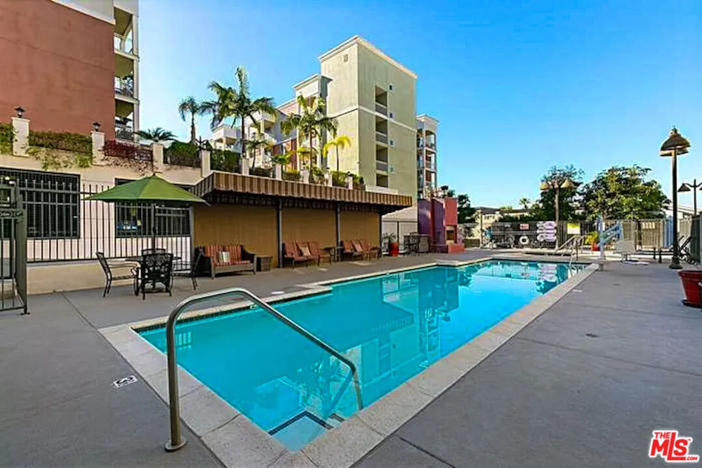 3750 W Santa Rosalia Drive #214 Los Angeles, CA 90008