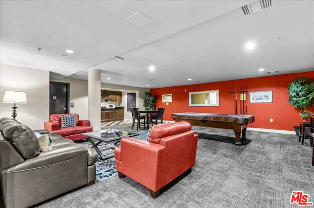 3750 W Santa Rosalia Drive #214 Los Angeles, CA 90008