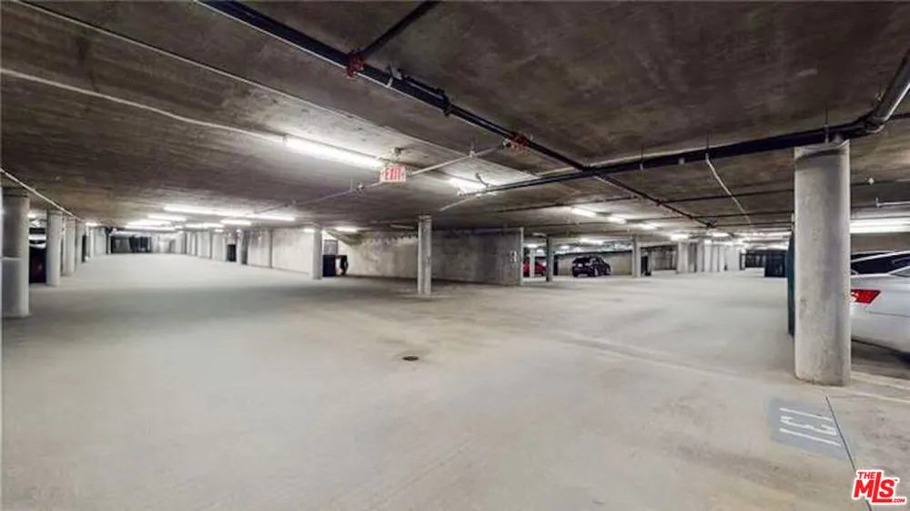 3750 W Santa Rosalia Drive #214 Los Angeles, CA 90008