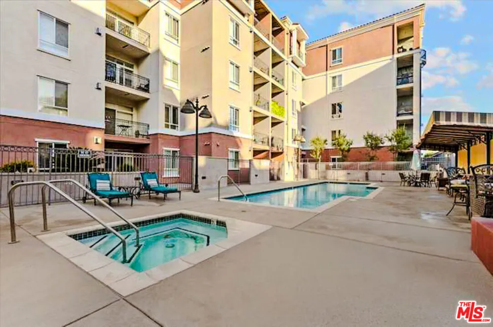 3750 W Santa Rosalia Drive #214 Los Angeles, CA 90008