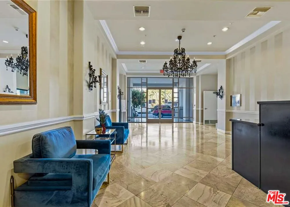 3750 W Santa Rosalia Drive #214 Los Angeles, CA 90008