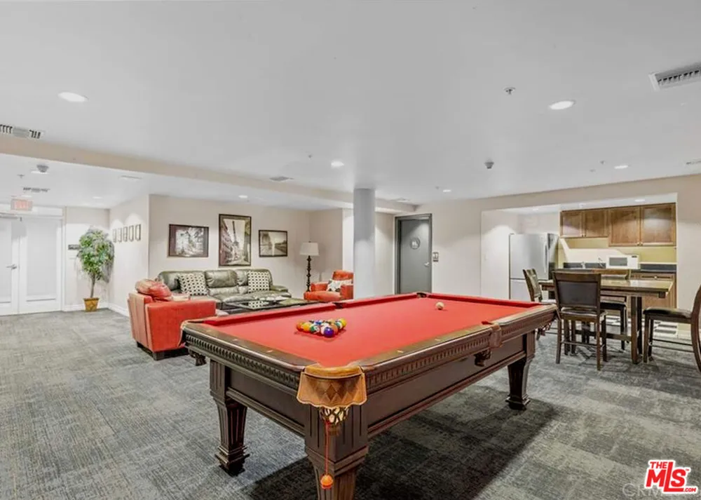 3750 W Santa Rosalia Drive #214 Los Angeles, CA 90008