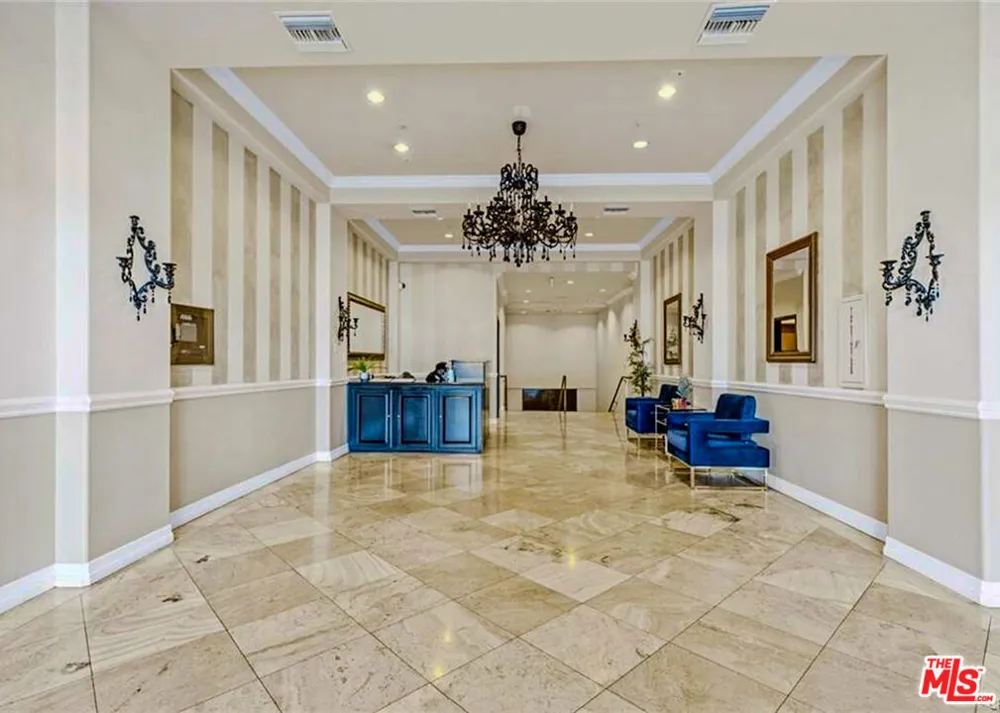 3750 W Santa Rosalia Drive #214 Los Angeles, CA 90008