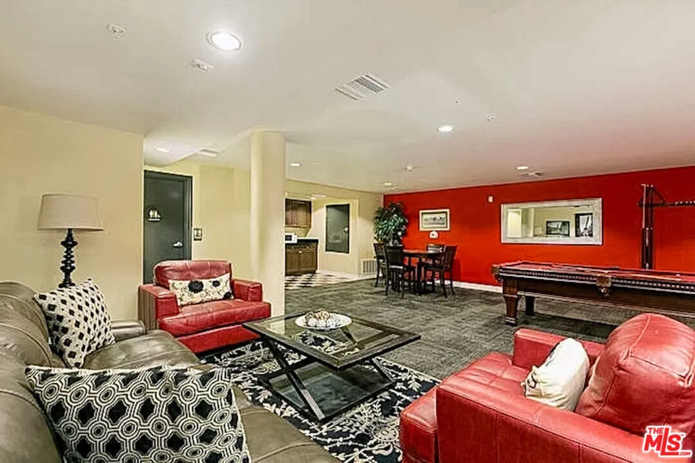 3750 W Santa Rosalia Drive #214 Los Angeles, CA 90008