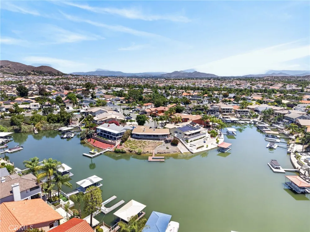 30199 Windward Drive Canyon Lake, CA 92587