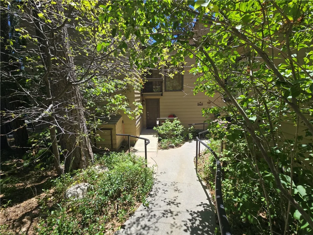 27821 Peninsula #315 Lake Arrowhead, CA 92352