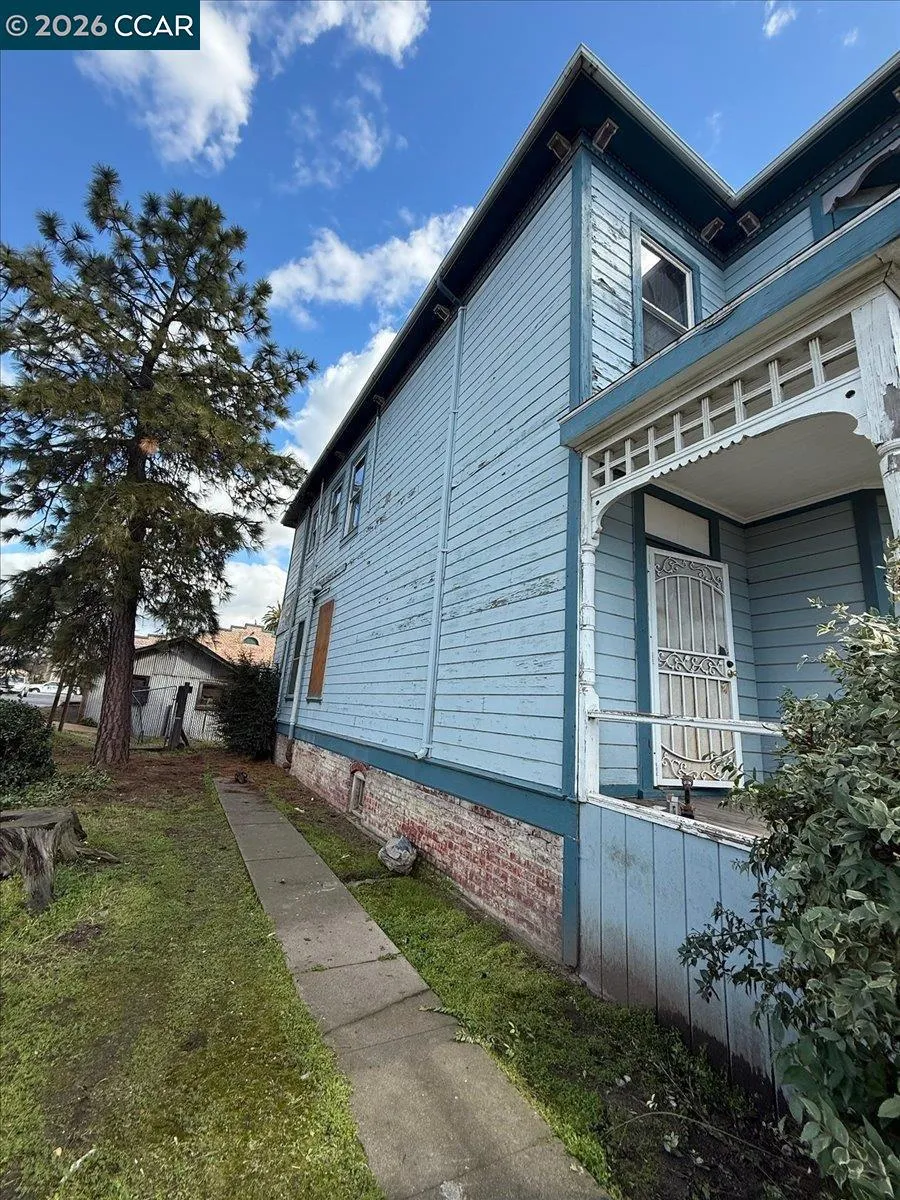 151 S 3Rd Ave Oakdale, CA 95361