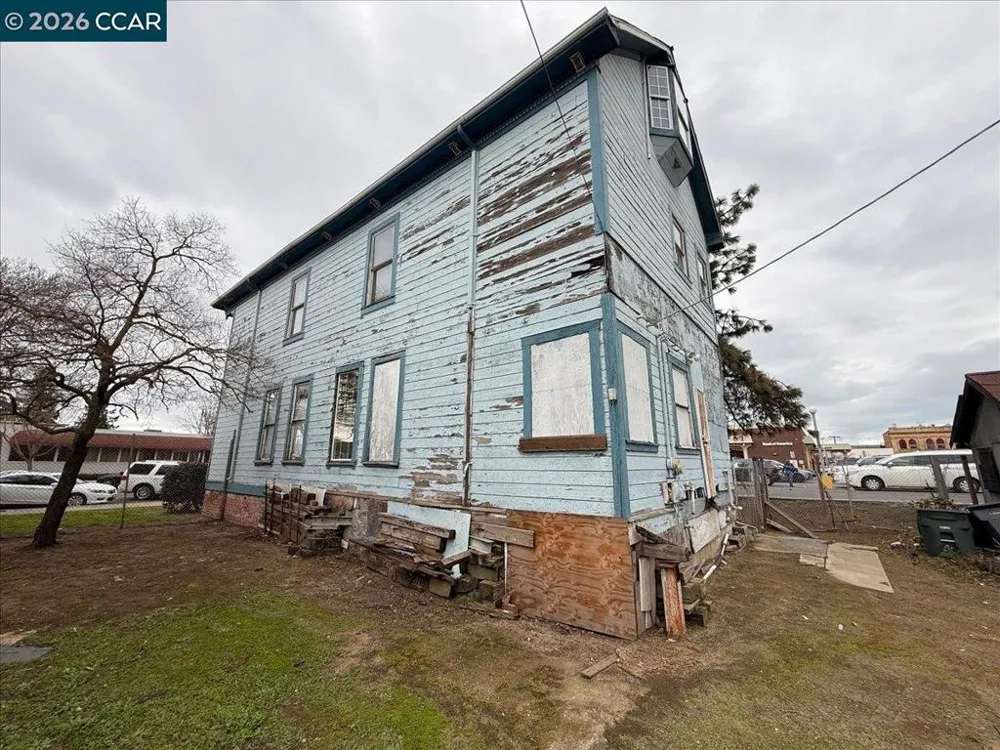 151 S 3Rd Ave Oakdale, CA 95361