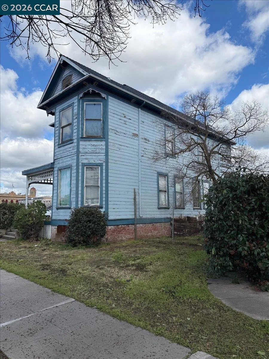 151 S 3Rd Ave Oakdale, CA 95361