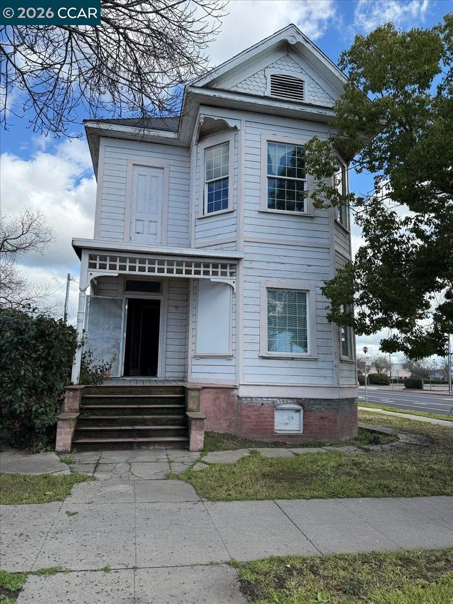 161 S 3Rd Ave Oakdale, CA 95361