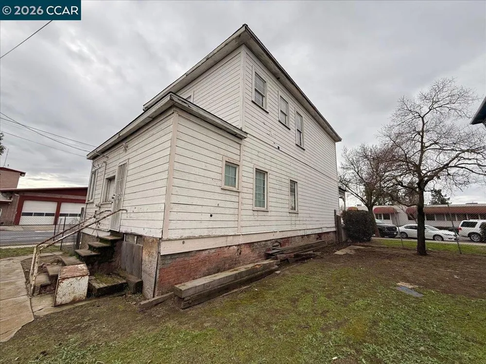 161 S 3Rd Ave Oakdale, CA 95361