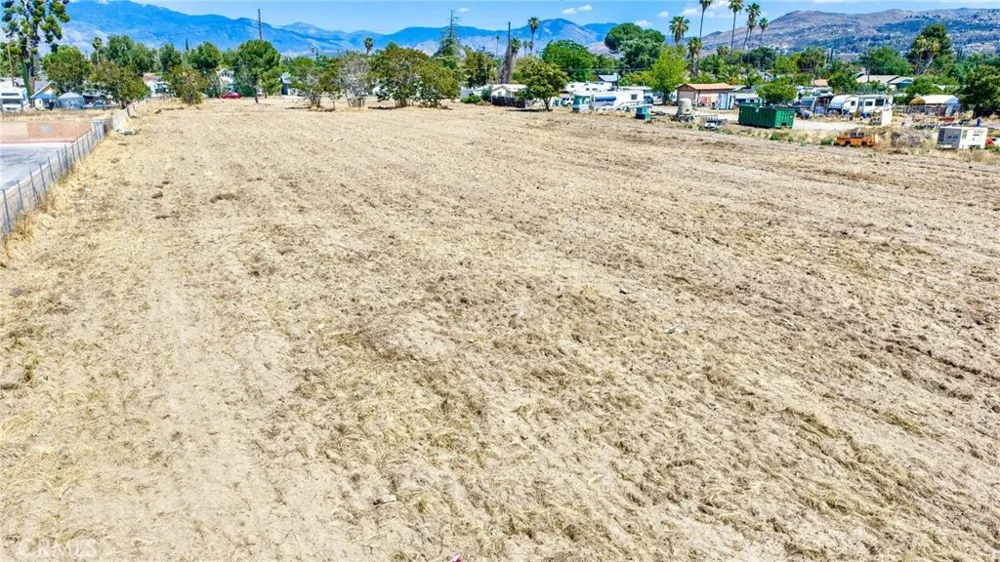 26405 Girard Hemet, CA 92544