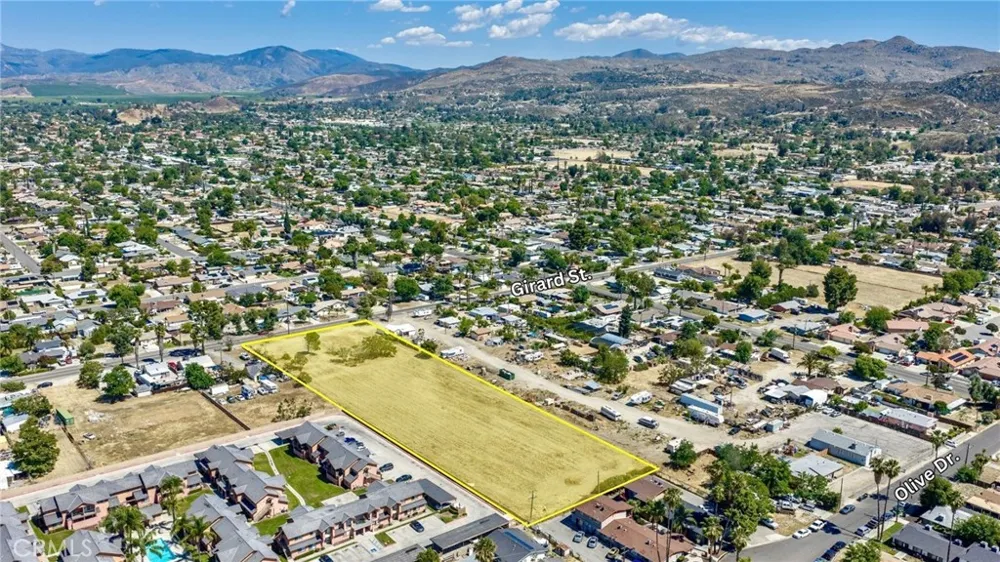 26405 Girard Hemet, CA 92544