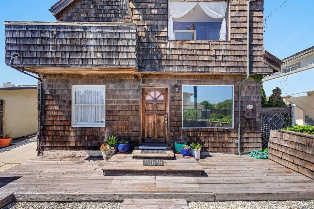 1010 Pelton Avenue Santa Cruz, CA 95060