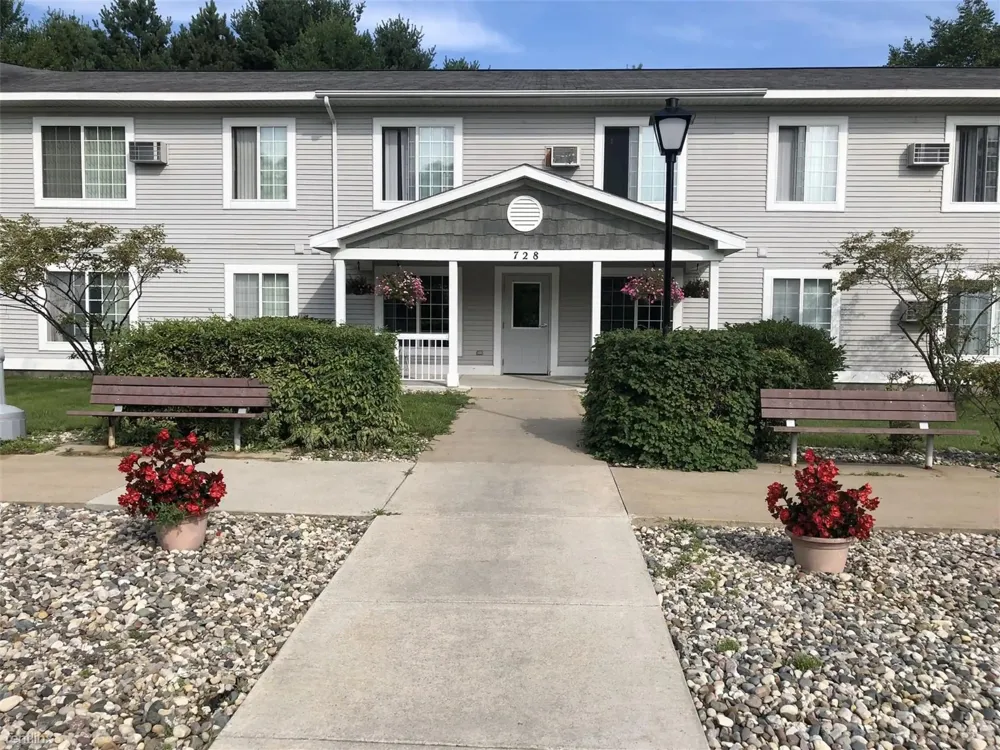 728 W Spruce St Harrison, MI 48625