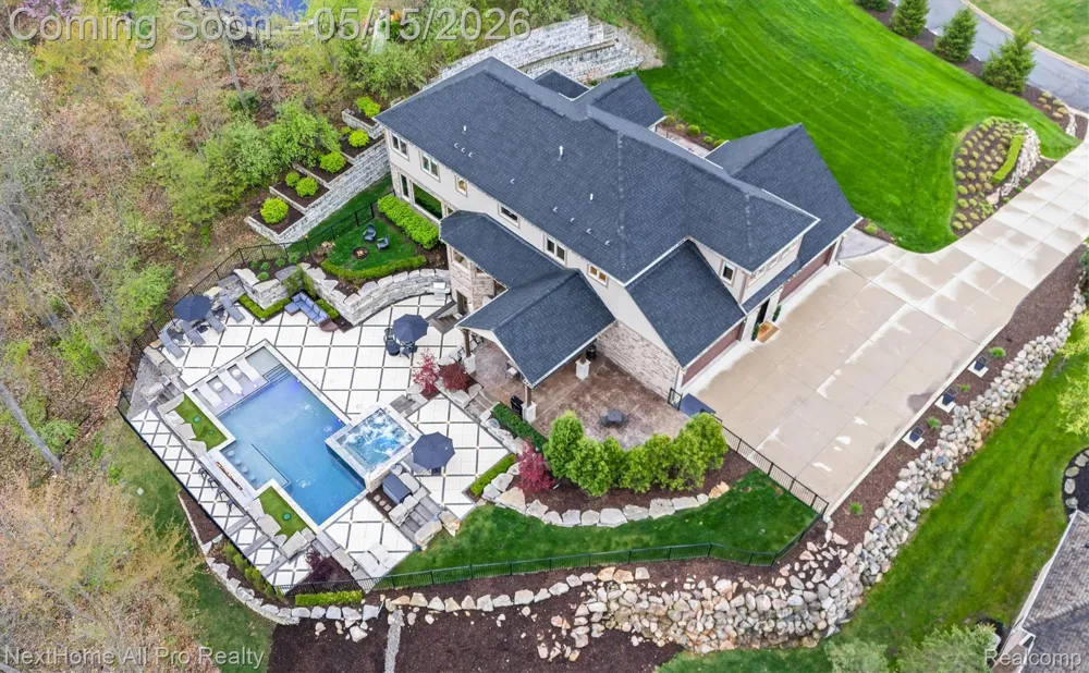 12385 Boulder Pass Drive Brighton Township, MI 48380