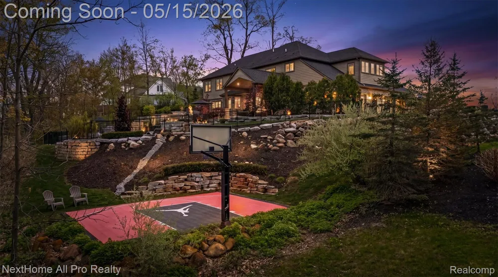 12385 Boulder Pass Drive Brighton Township, MI 48380