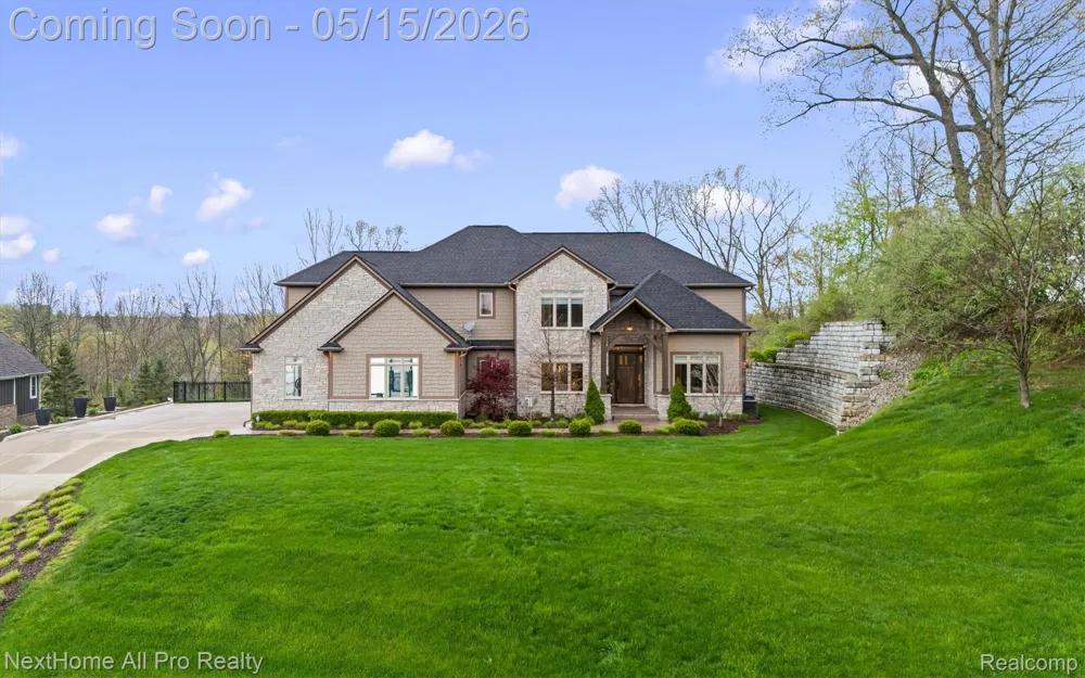 12385 Boulder Pass Drive Brighton Township, MI 48380