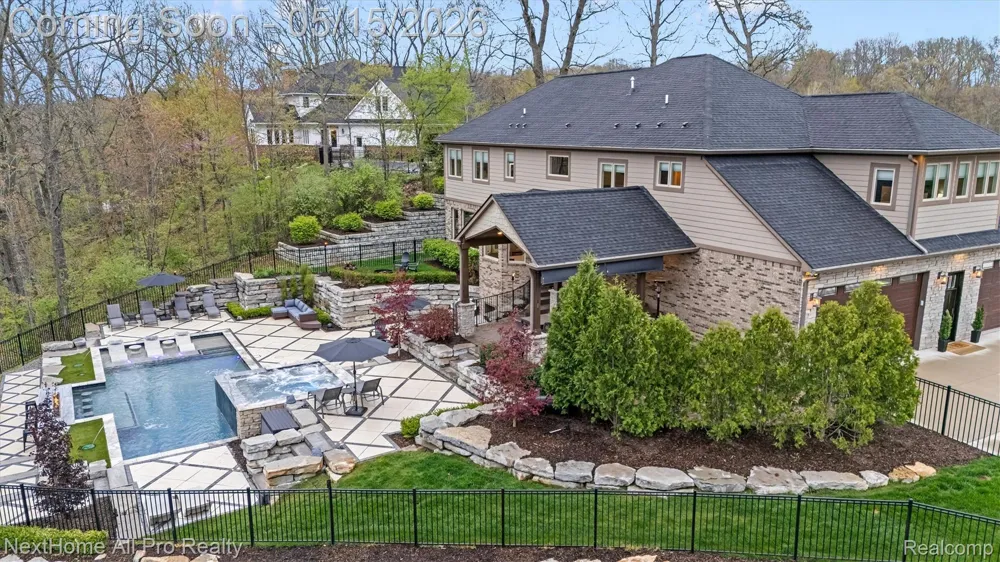 12385 Boulder Pass Drive Brighton Township, MI 48380