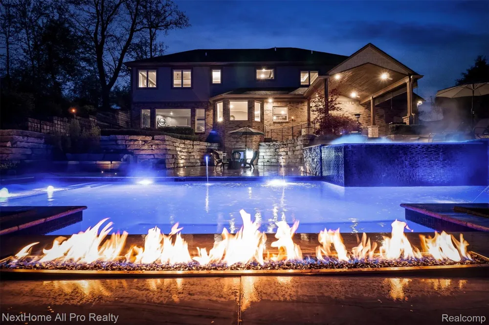 12385 Boulder Pass Drive Brighton Township, MI 48380