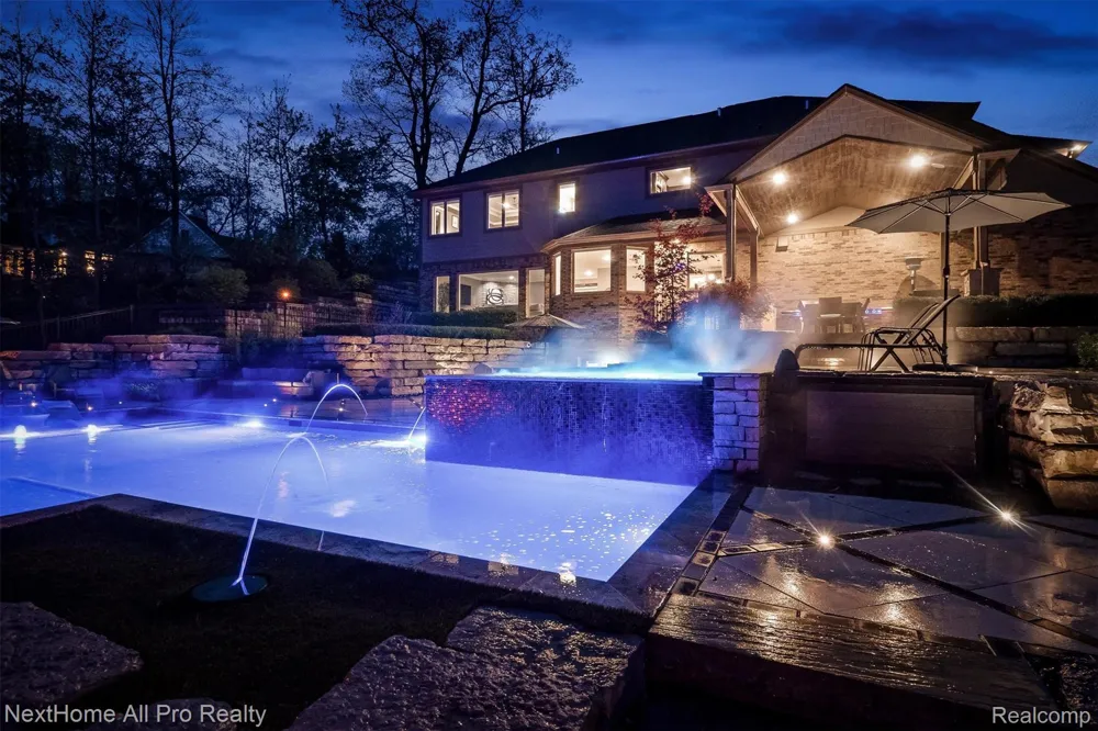 12385 Boulder Pass Drive Brighton Township, MI 48380