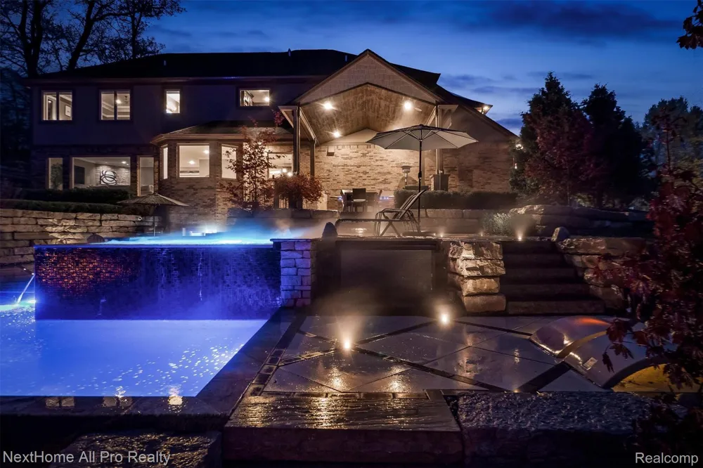 12385 Boulder Pass Drive Brighton Township, MI 48380